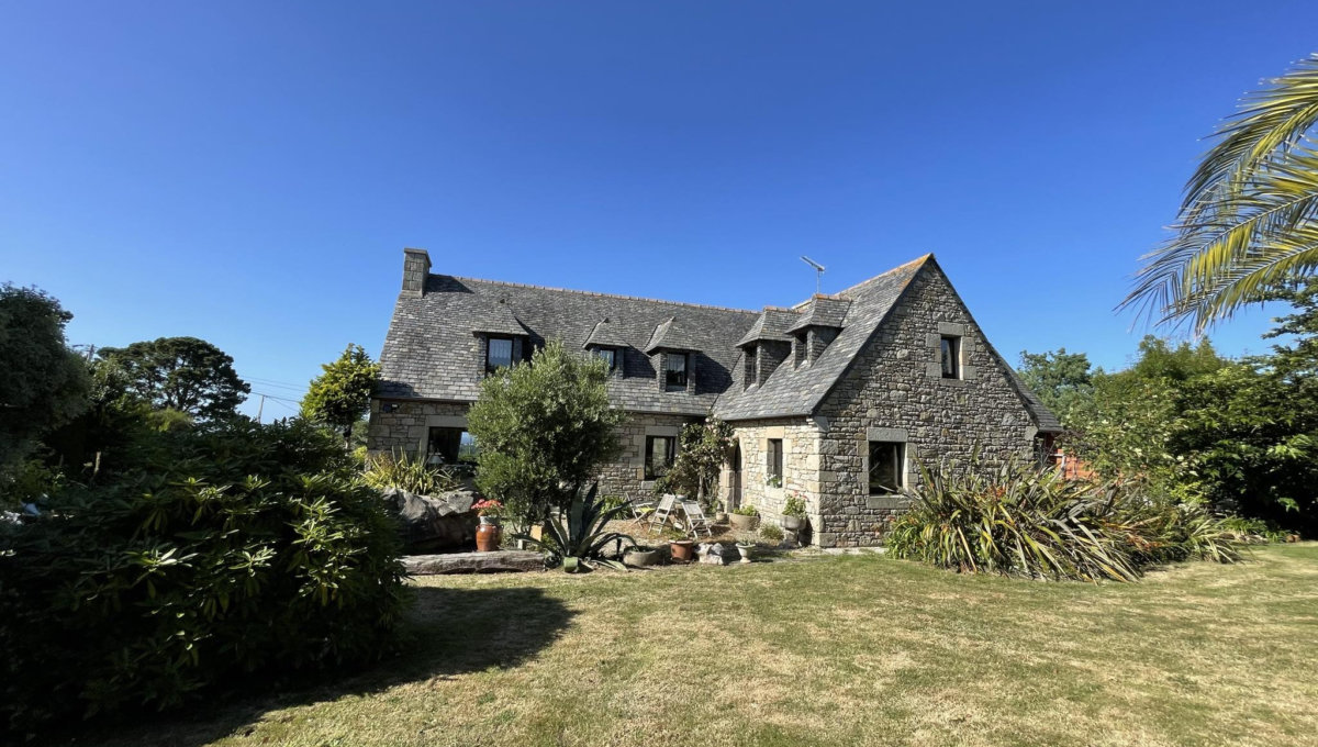 BELLE ET GRANDE MAISON EN PIERRE AVEC VUE MER Maison Vente