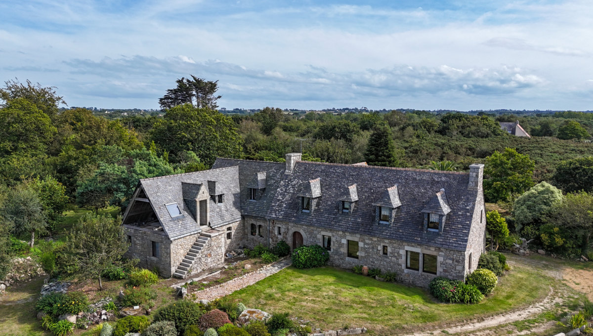 BELLE ET GRANDE MAISON EN PIERRE AVEC VUE MER Maison Vente