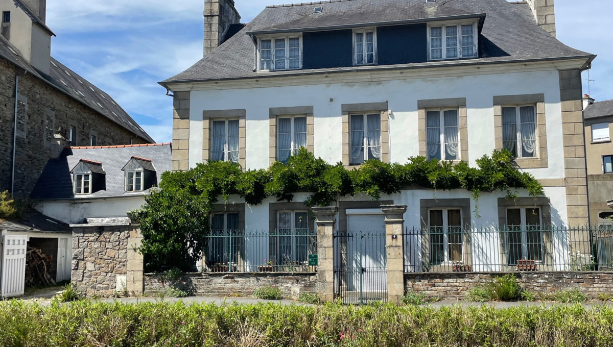 LANNION : Maison de maître avec jardin