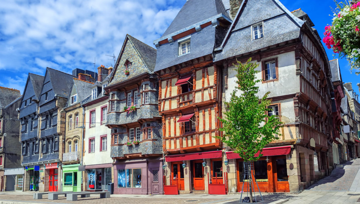 A LOUER LOCAL COMMERCIAL CENTRE-VILLE DE LANNION. Local Commercial Location